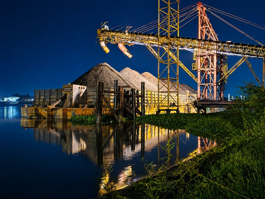 BG Bulesko II loading at night